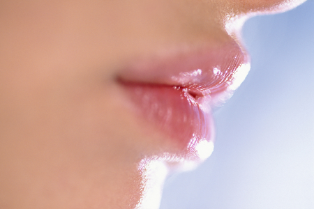 Labbra carnose con la chirurgia: non parliamo di silicone liquido!